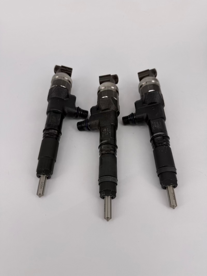 🔧 POPRAVLJEN injektor 295050-198, 1J770-53050, 1J770-53051, 1J770-53052, 295050198 DENSO za KUBOTA. Naroči vzdrževanje injektorjev in črpalk 📱+386 51 328088.